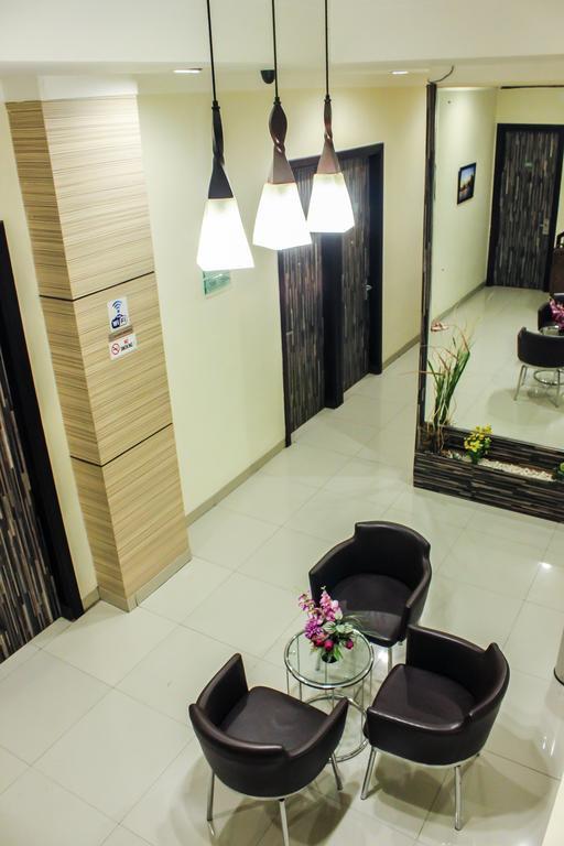 Vindhika Hotel Makassar Exterior photo