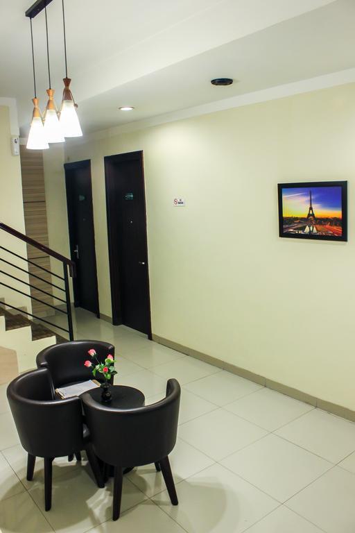 Vindhika Hotel Makassar Exterior photo