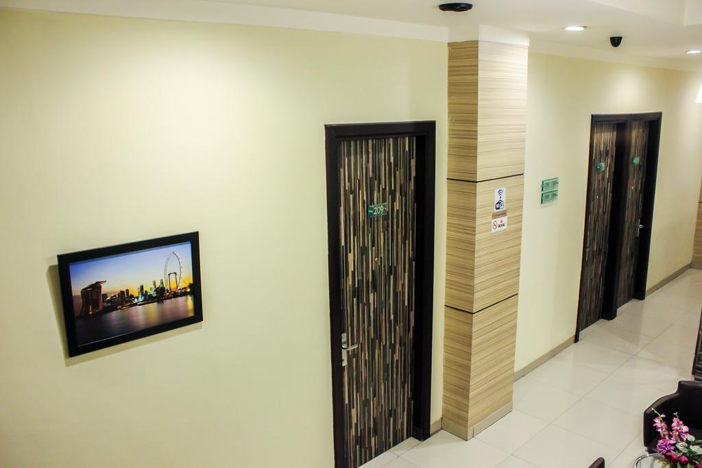 Vindhika Hotel Makassar Exterior photo