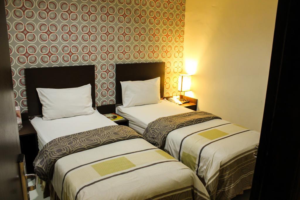 Vindhika Hotel Makassar Exterior photo