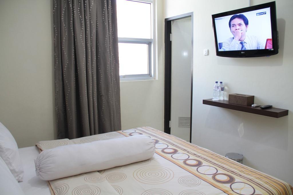 Vindhika Hotel Makassar Room photo