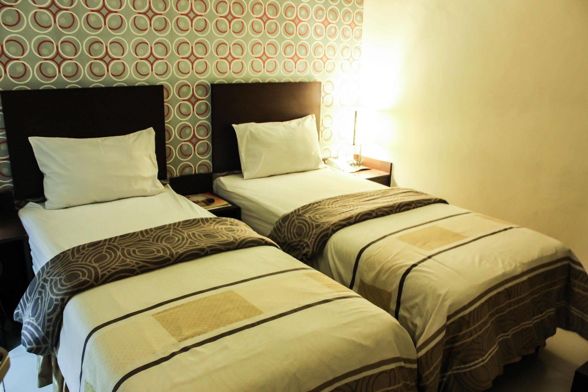 Vindhika Hotel Makassar Exterior photo